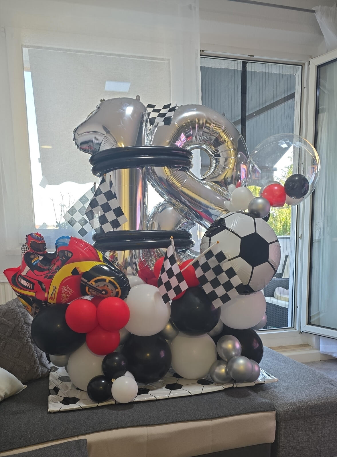 Ballonarrangement zum 18. Geburtstag